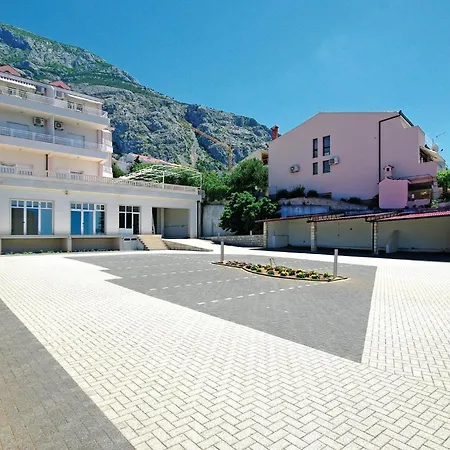 Stunning In With Kitchen * Makarska